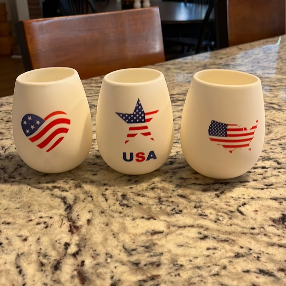 Three silicone Beverage cups